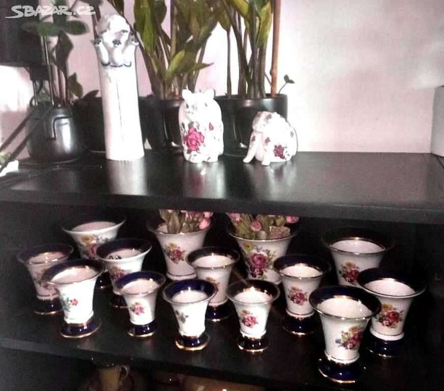Porcelánové vázy s květy - Royal Dux