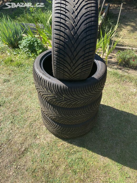 Zimní pneu 235/40r18