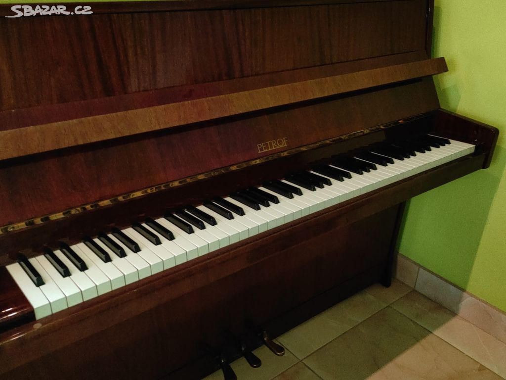 Piano Petrof