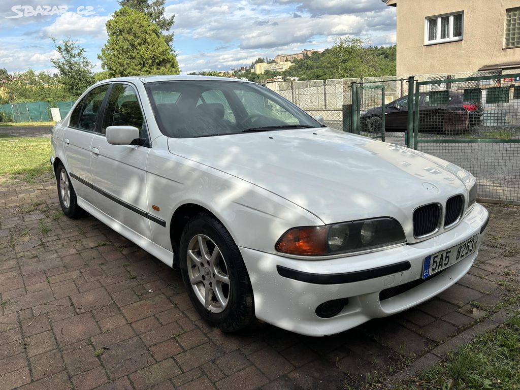 Bmw e39 523 1996 pojízdné na náhradní díly bez stk