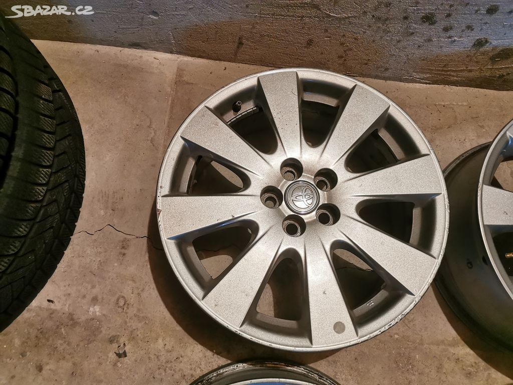 Toyota Avensis - originál 17" alu disky