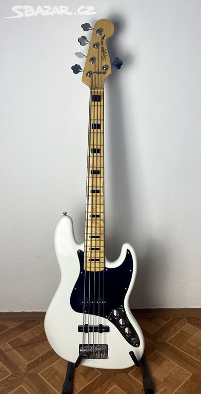 Baskytara Squier