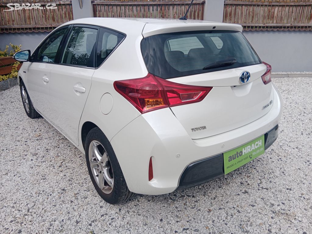 Toyota Auris 1.8 HYBRID ROK 2013