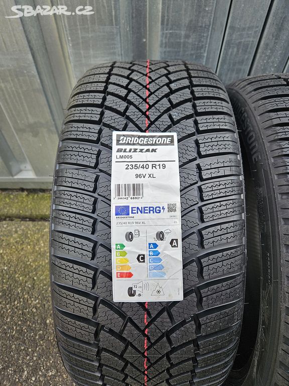 Nové zimní pneu Bridgestone 235/40 R19 235/40/19