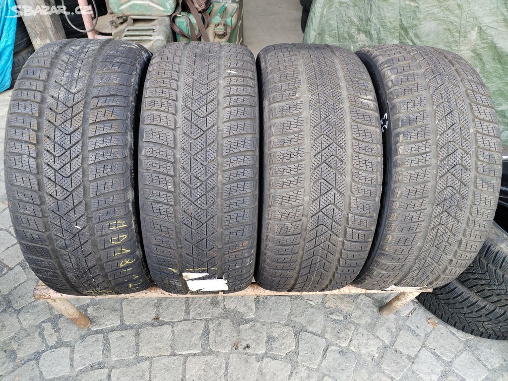 235/40/19 zimni pneu PIRELLI 235/40 R19