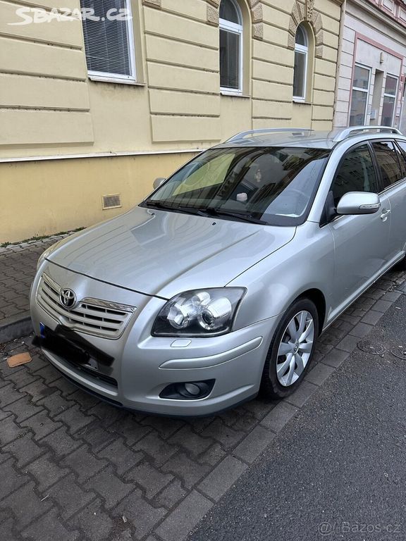 Osobní automobil Toyota avensis Benzin