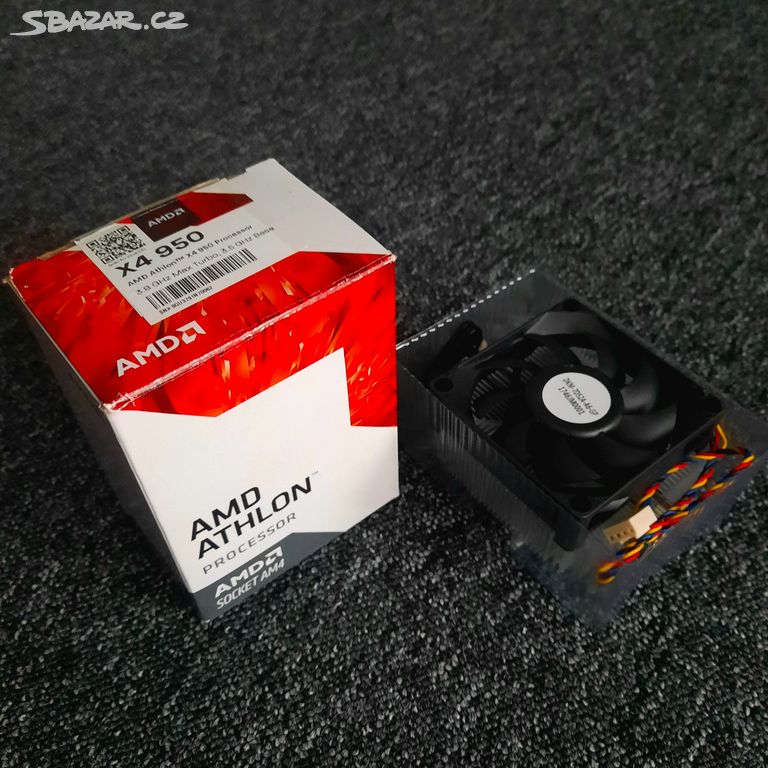 AMD Athlon se socketem AM4 a teplovodivou pastou