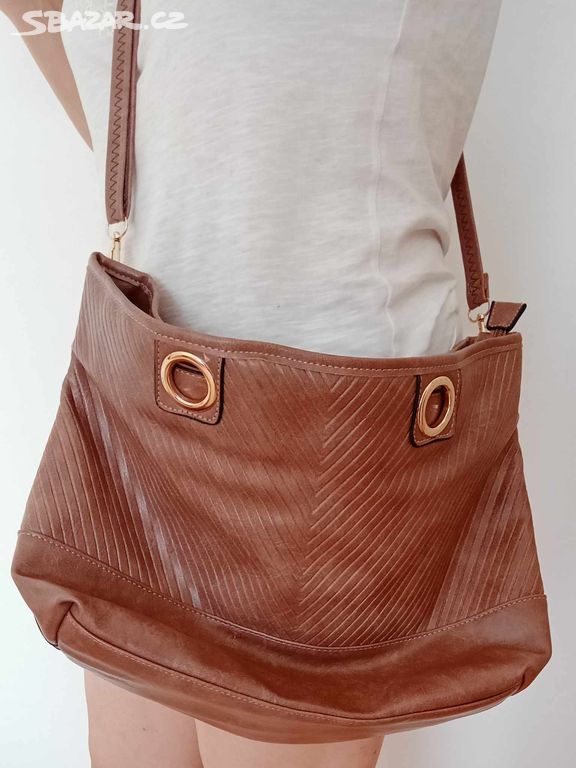 LEVNĚ - Dámská kabelka větší crossbody EMMA&KELLY