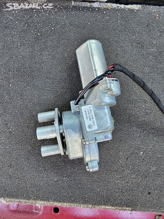 Servomotor dověru dveří VW T5 T5.1 T6