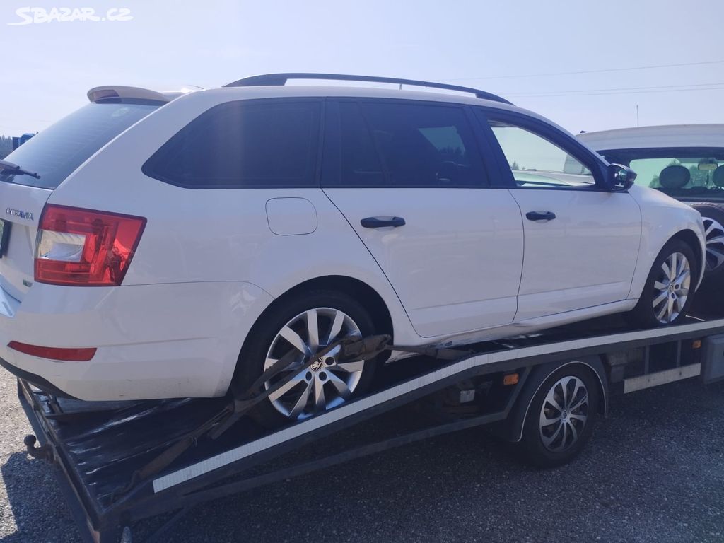 Havarovaný vůz Škoda Octavia 3 1.4 CNG