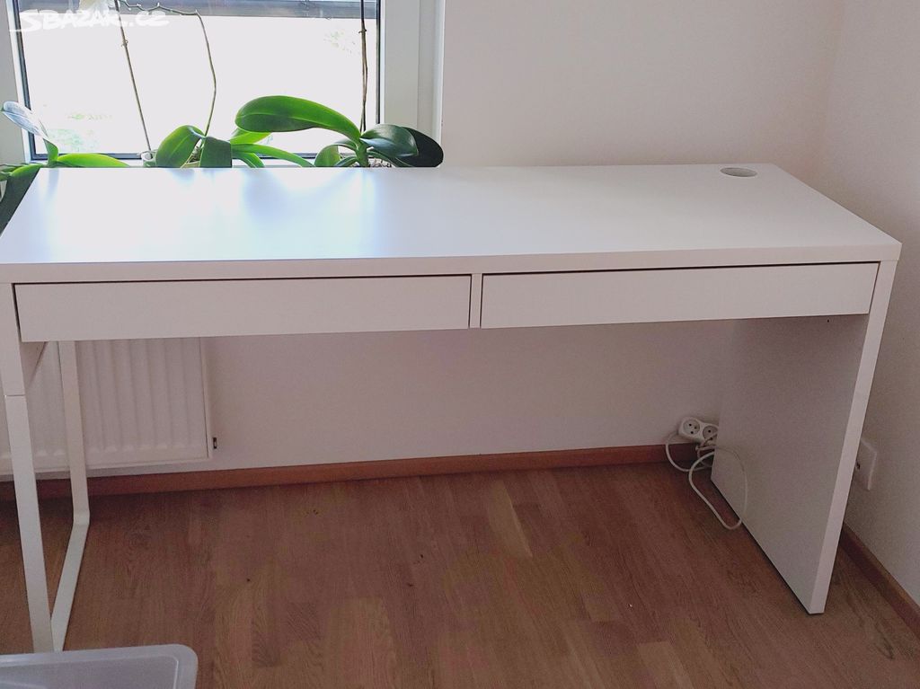 Psací stůl IKEA