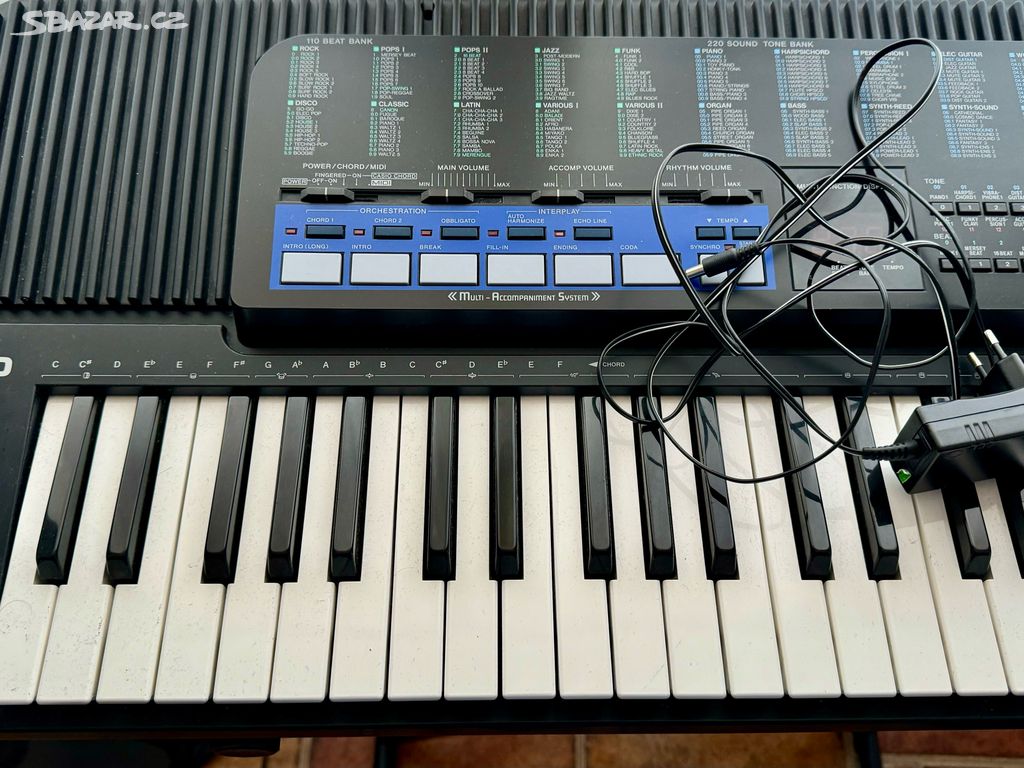 Keyboard Casio CT-670 + stojan