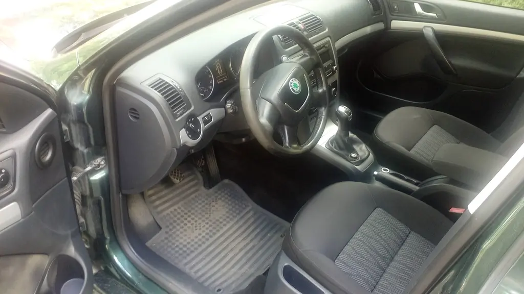 Škoda Octavia combi II 2.0 TDI Elegance rv 2012-CZ - fotka 5