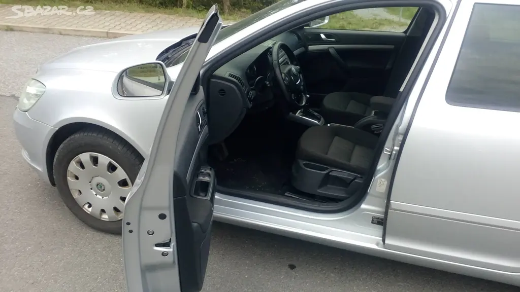 Škoda Octavia combi 2.0 TDI DSG Elegance CZ-TOP - fotka 4