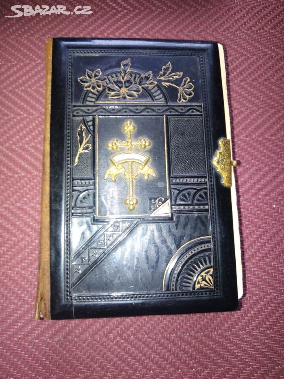 Modlitební knížka r. 1887, vpredu proužek perleti