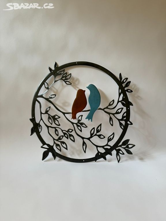 Barevný ptáček - kovová nástěnná dekorace