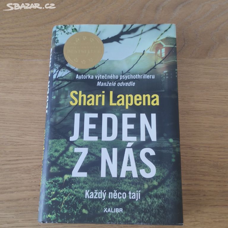 Shari Lapena, kniha Jeden z nás.