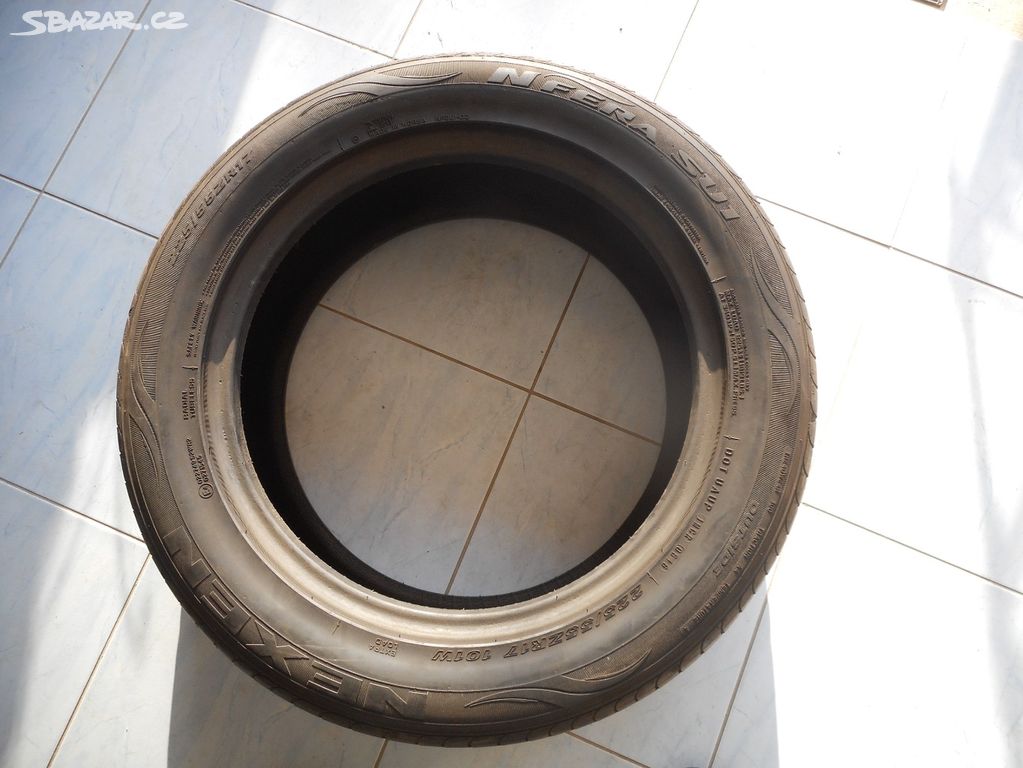 225/55R17 101W