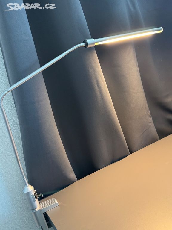 Minimalistická LED kancelářská lampa na stůl