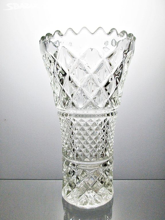 Silná lisovaná váza sklárna Poděbrady 70. léta min