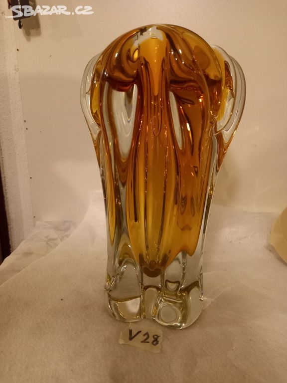Váza hutní sklo masivní
