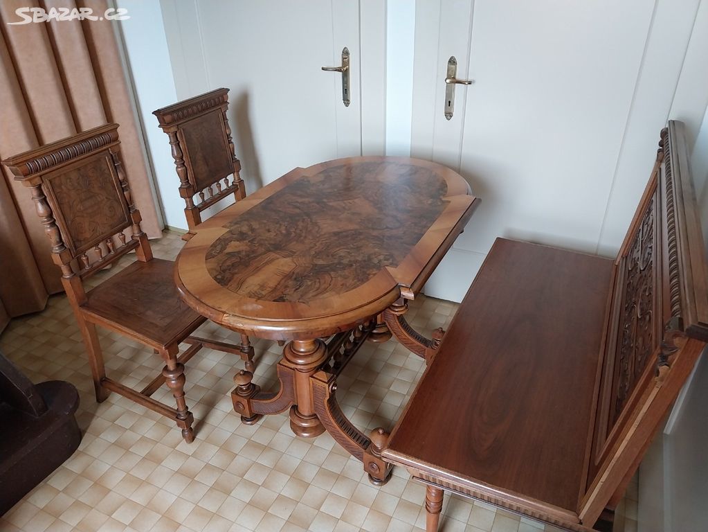 Starožitný stůl, židle a lavice po renovaci