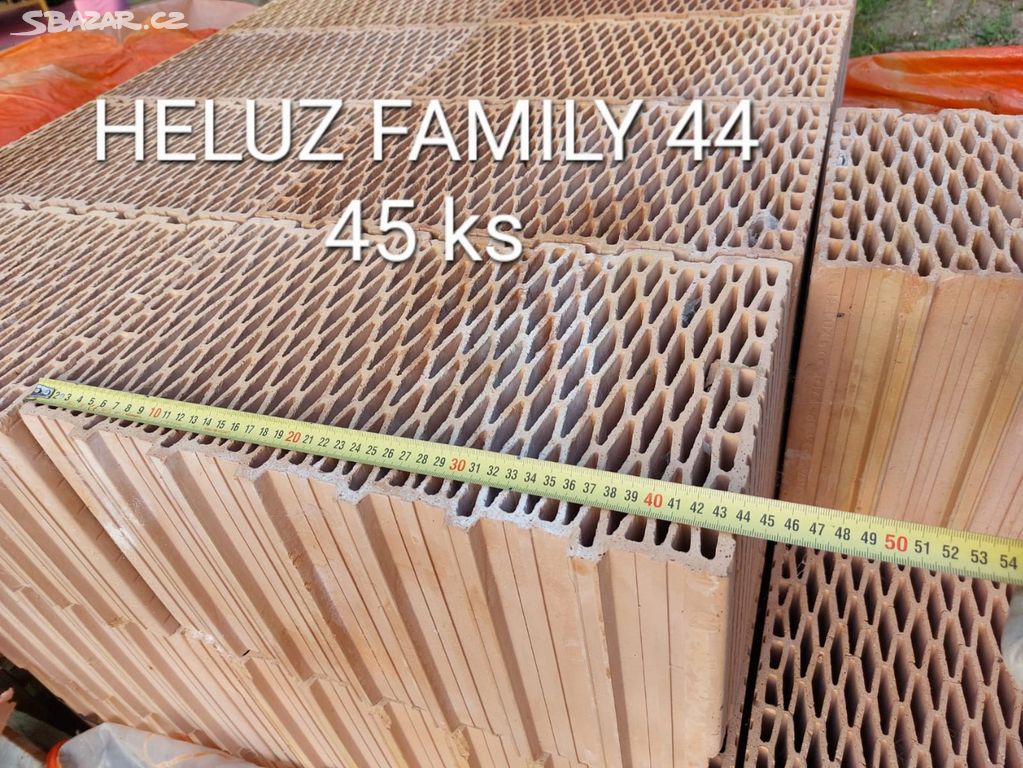 Cihly Heluz Family 44