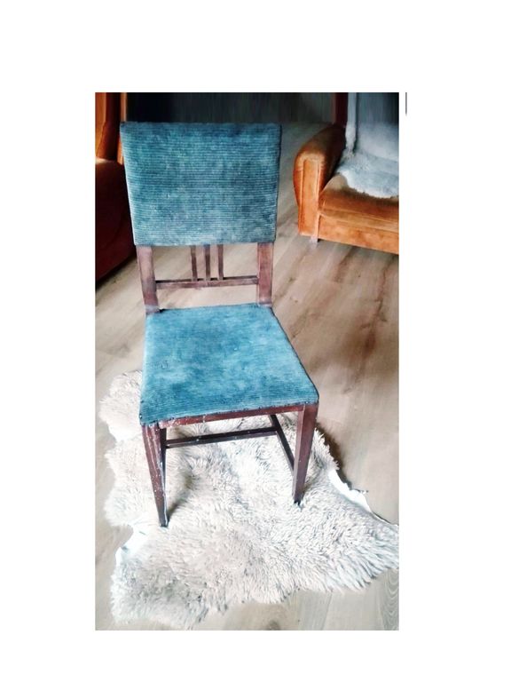 Starožitná solitér židle cca 110. let stará
