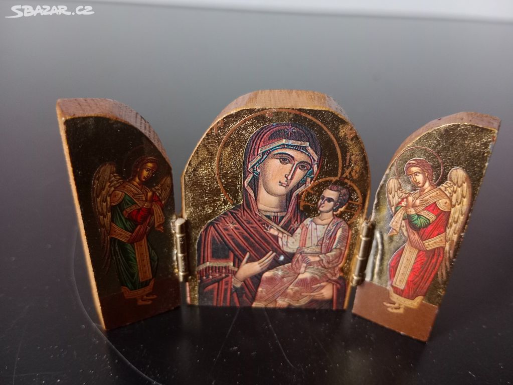 Triptych je malý třídílný domácí oltářík