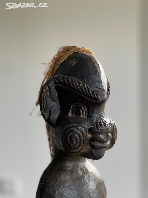 Dřevěná socha muže z Botswany 100 cm vysoká, dřevo