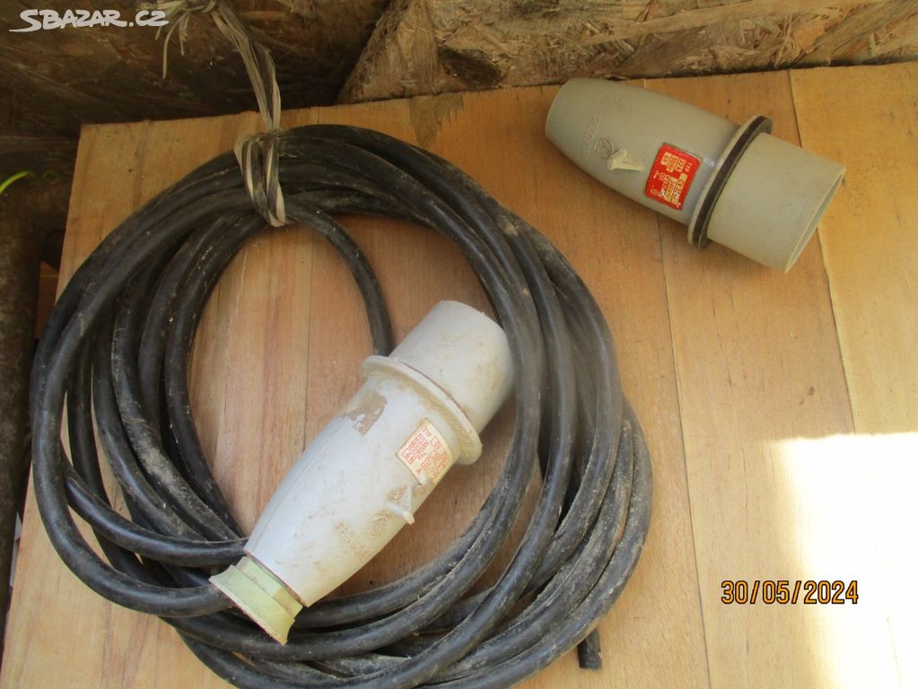 Zástrčka  (380) + kabel
