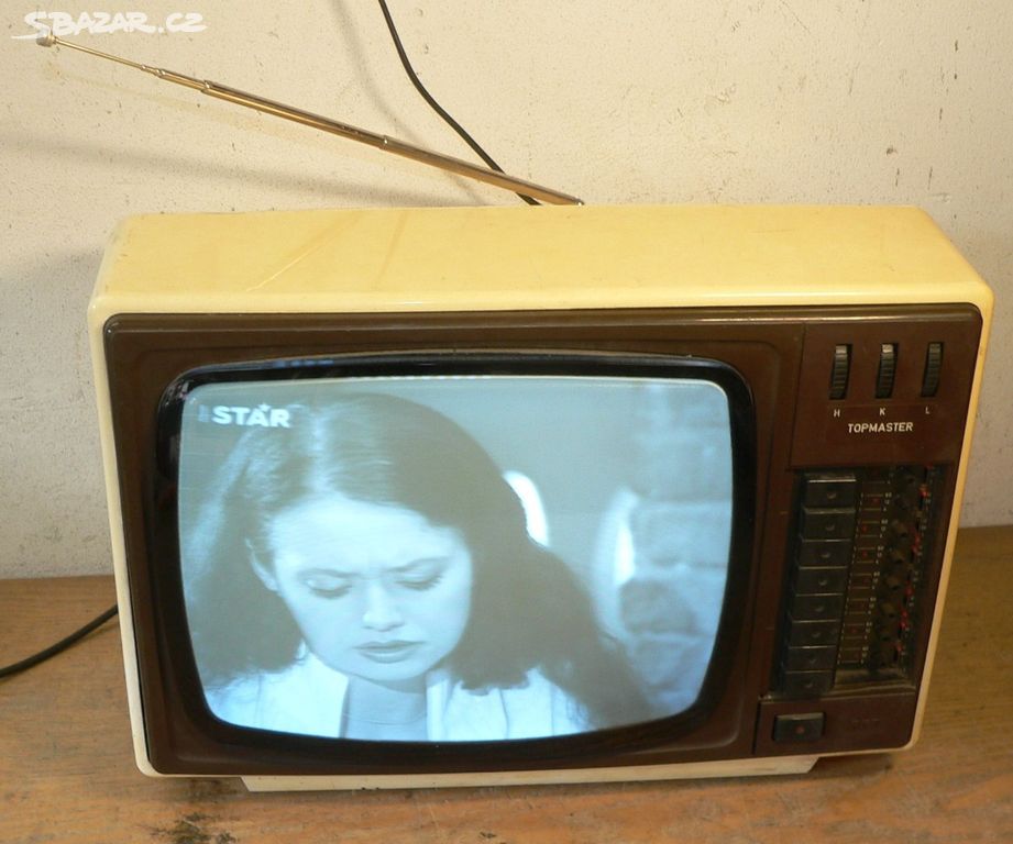 Funkční přenosná černobílá televize RFT z NDR