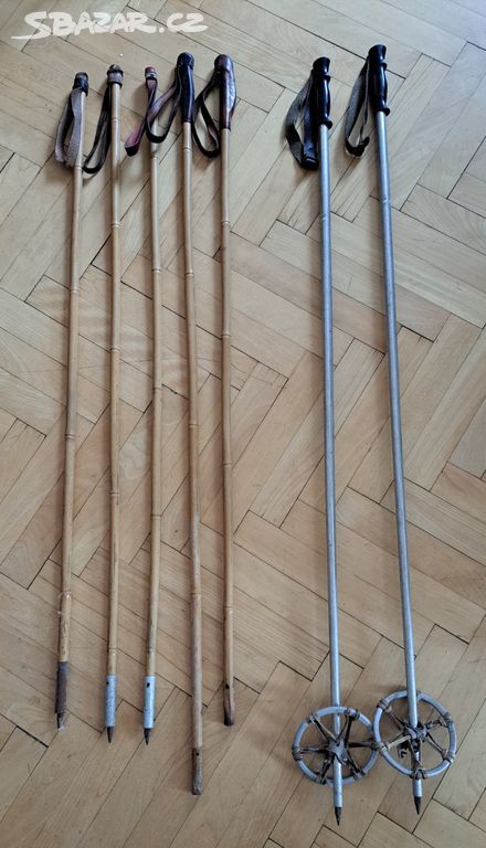 Retro lyžařské bambusové a kovové hůlky