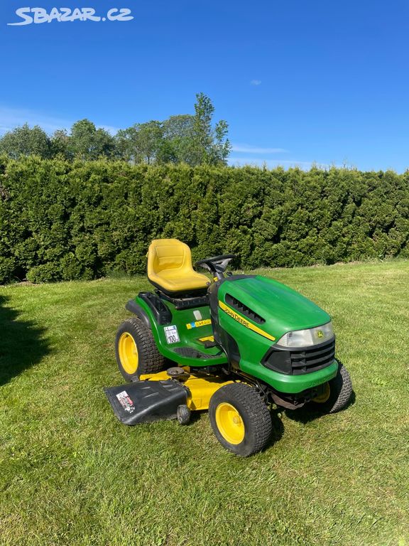 zahradní traktor John Deere X145