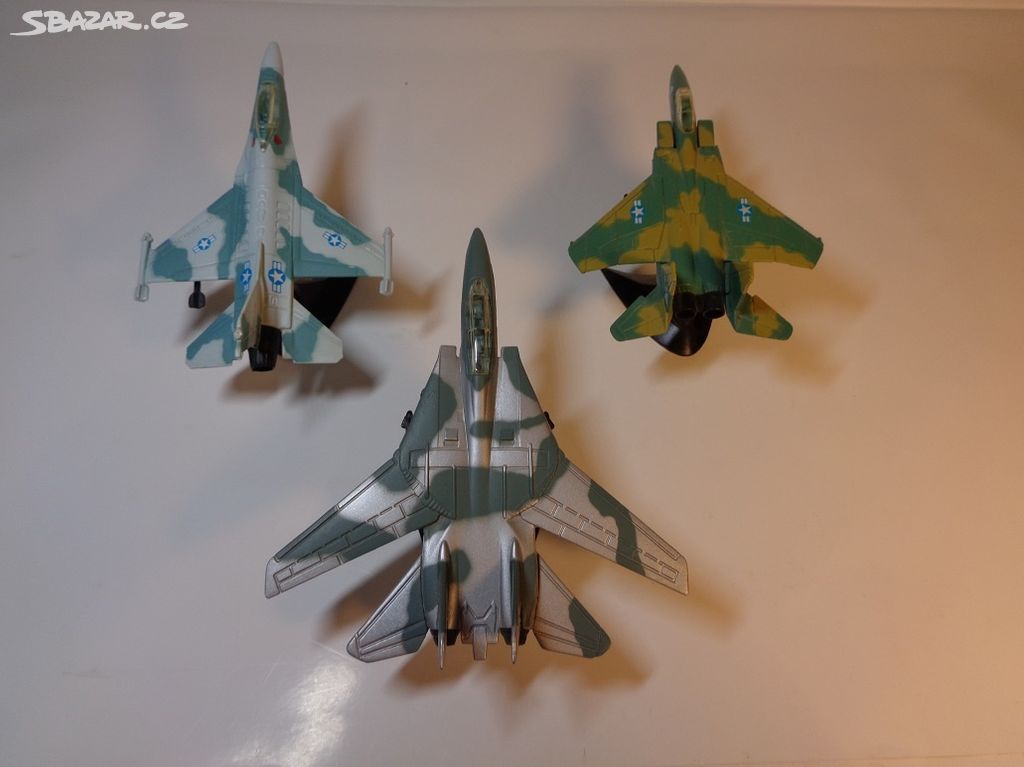 3xMaisto F-14Tomcat;F-15Eagle;F-16 FightingFaclcon