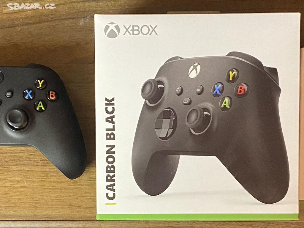 NOVÉ! Xbox Wireless Controller + Play Charge Kit