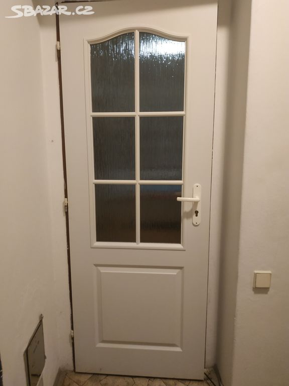 Interiérové dveře prosklené s kováním