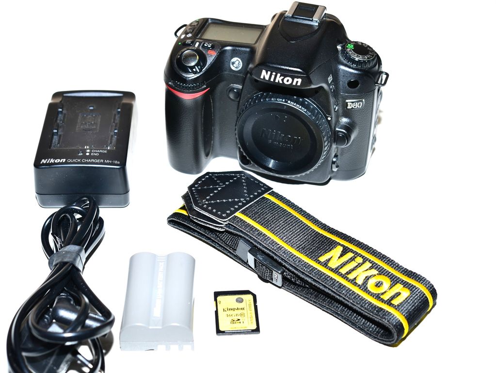 Nikon D80 + příslušenství