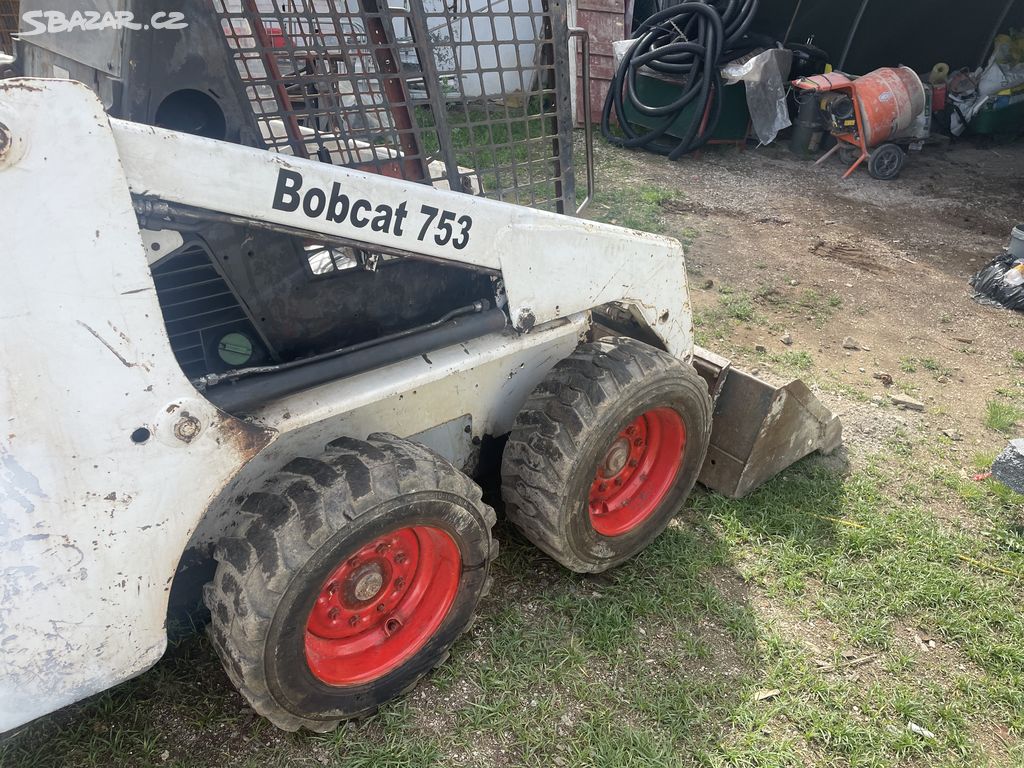 Smykovy nakladač Bobcat 753