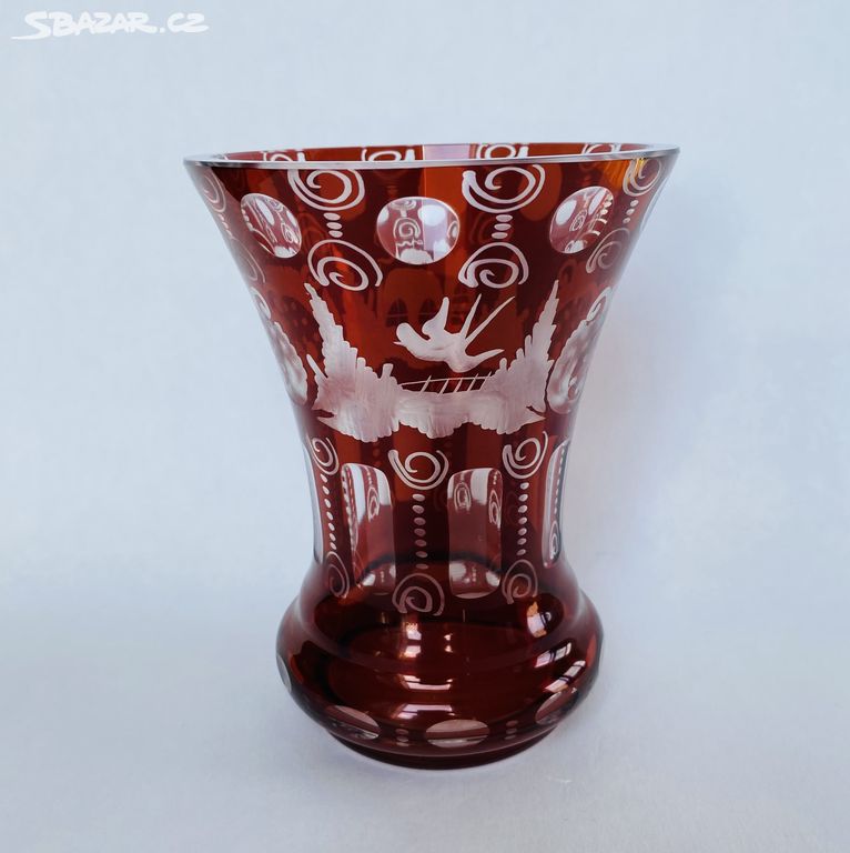Egermann Střední váza z rubínového skla