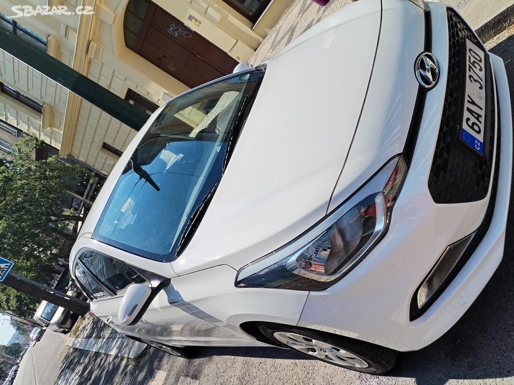 HYUNDAI I20 rok 2018 TOP STAV najeto 29 464 km