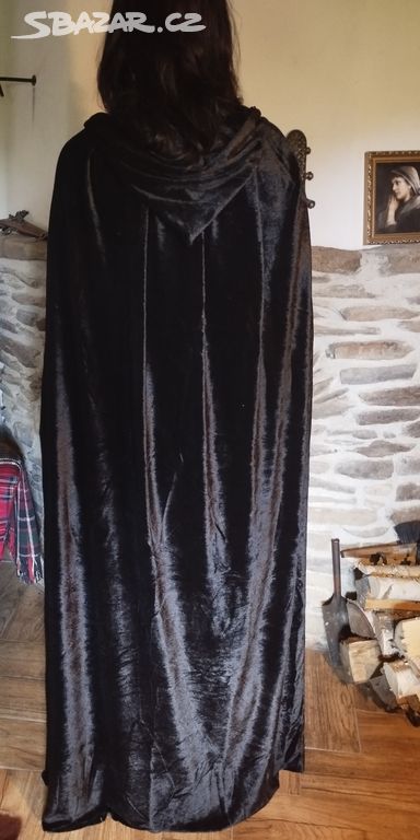 Temně černý dlouhý plášť XL