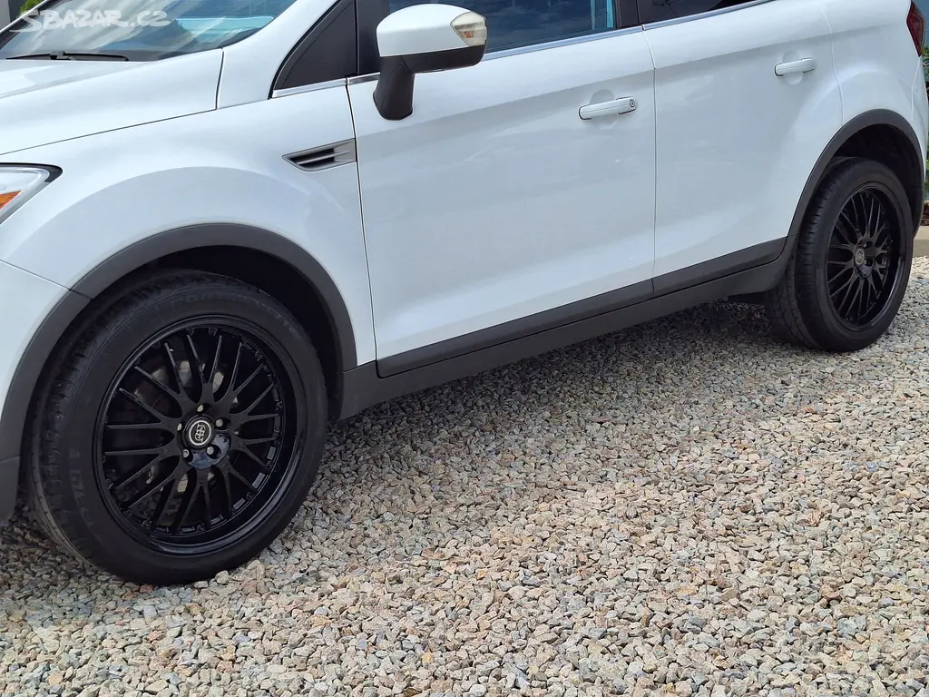 Ford Kuga 2.5T Titanium - fotka 5