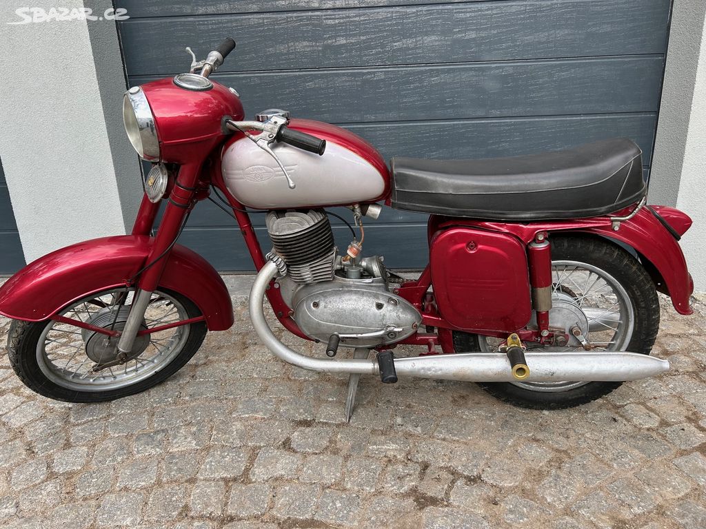 Motocykl Jawa 250 (vývozní)