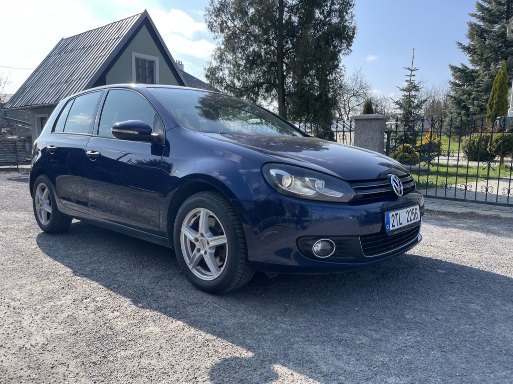 Volkswagen Golf 1.4tsi, bohatá výbava