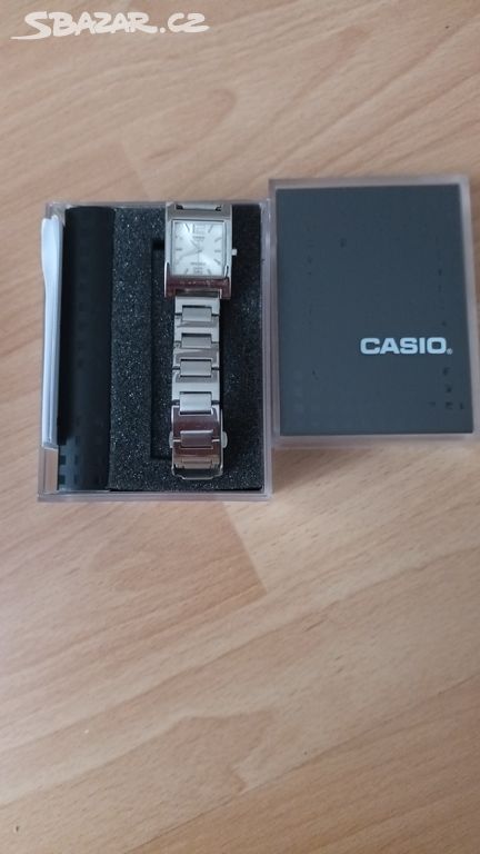 Dámské náramkové hodinky Casio
