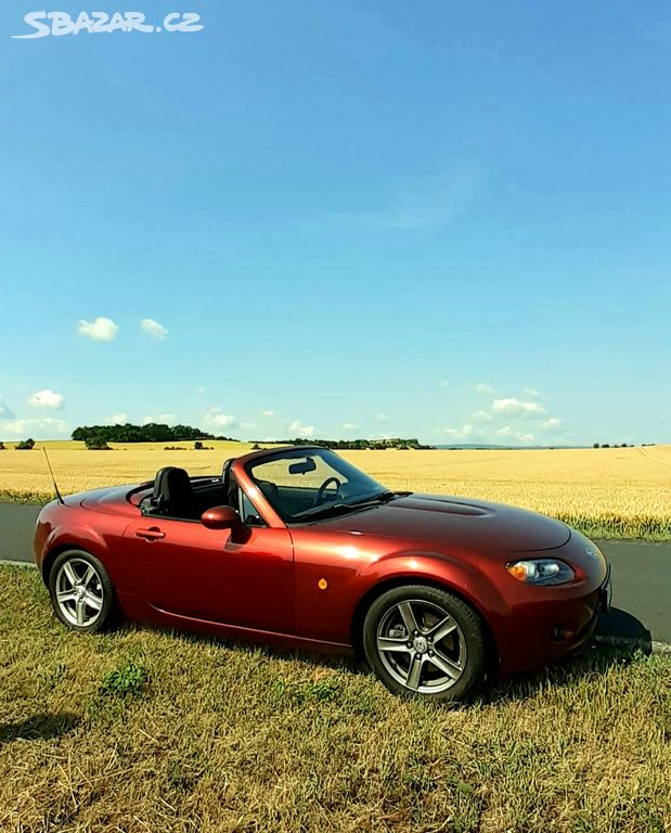 Mazda MX5 (pevná skládací střecha)