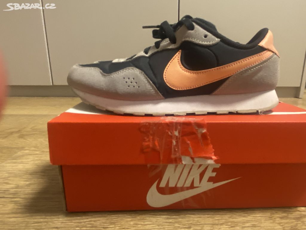 Dětské boty Nike MD Valiant vel.38 (24cm)