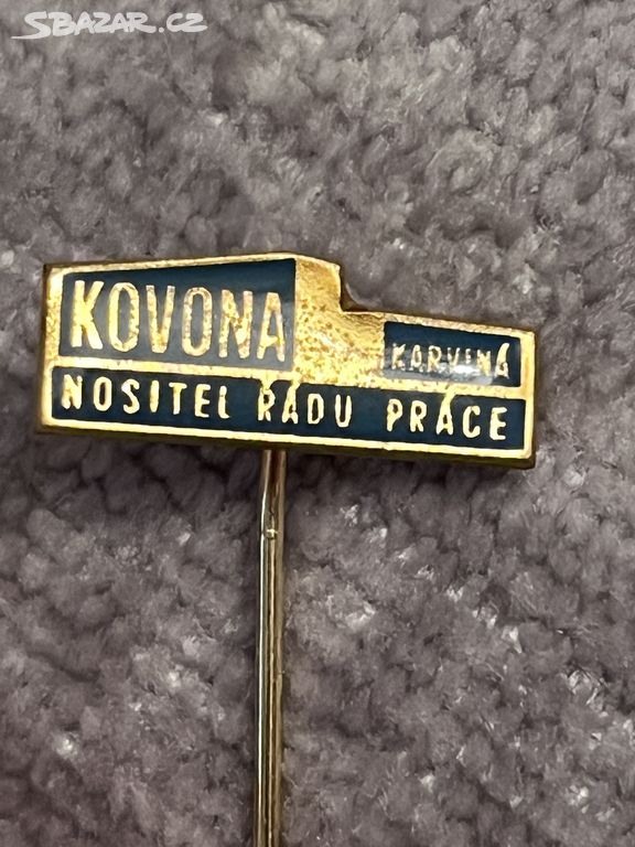 879 - odznak - KARVINÁ KOVONA NOSITEL ŘADU PRACE