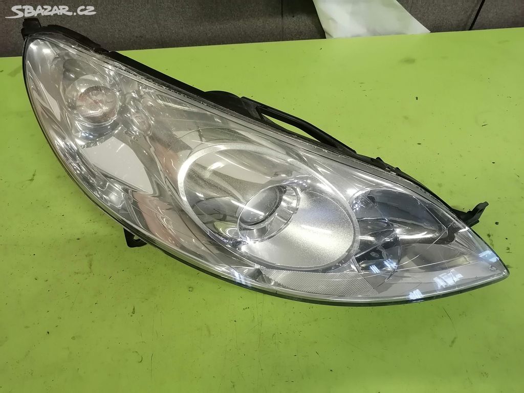 Pravé přední světlo xenon Peugeot 407